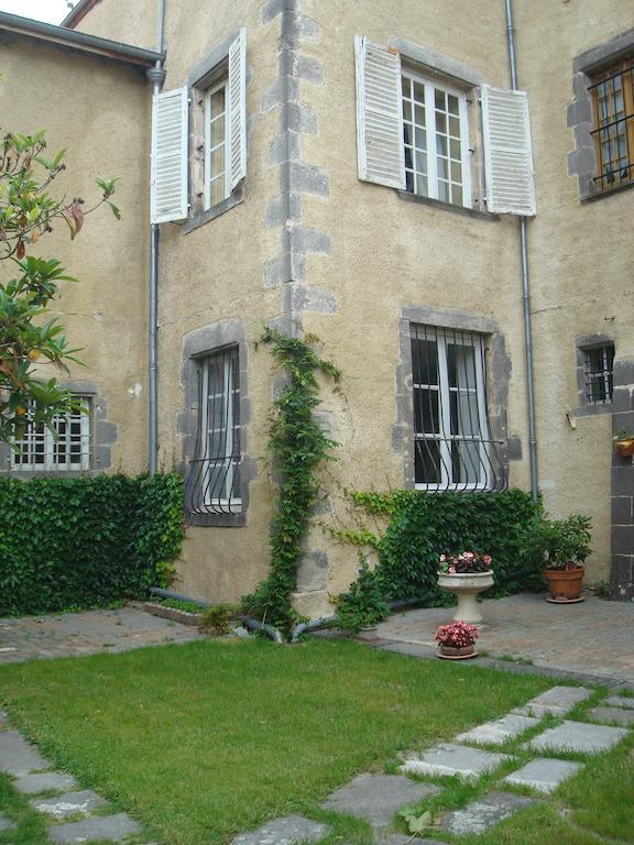 Chateau De Bourrassol Bed and Breakfast Menetrol Exterior foto