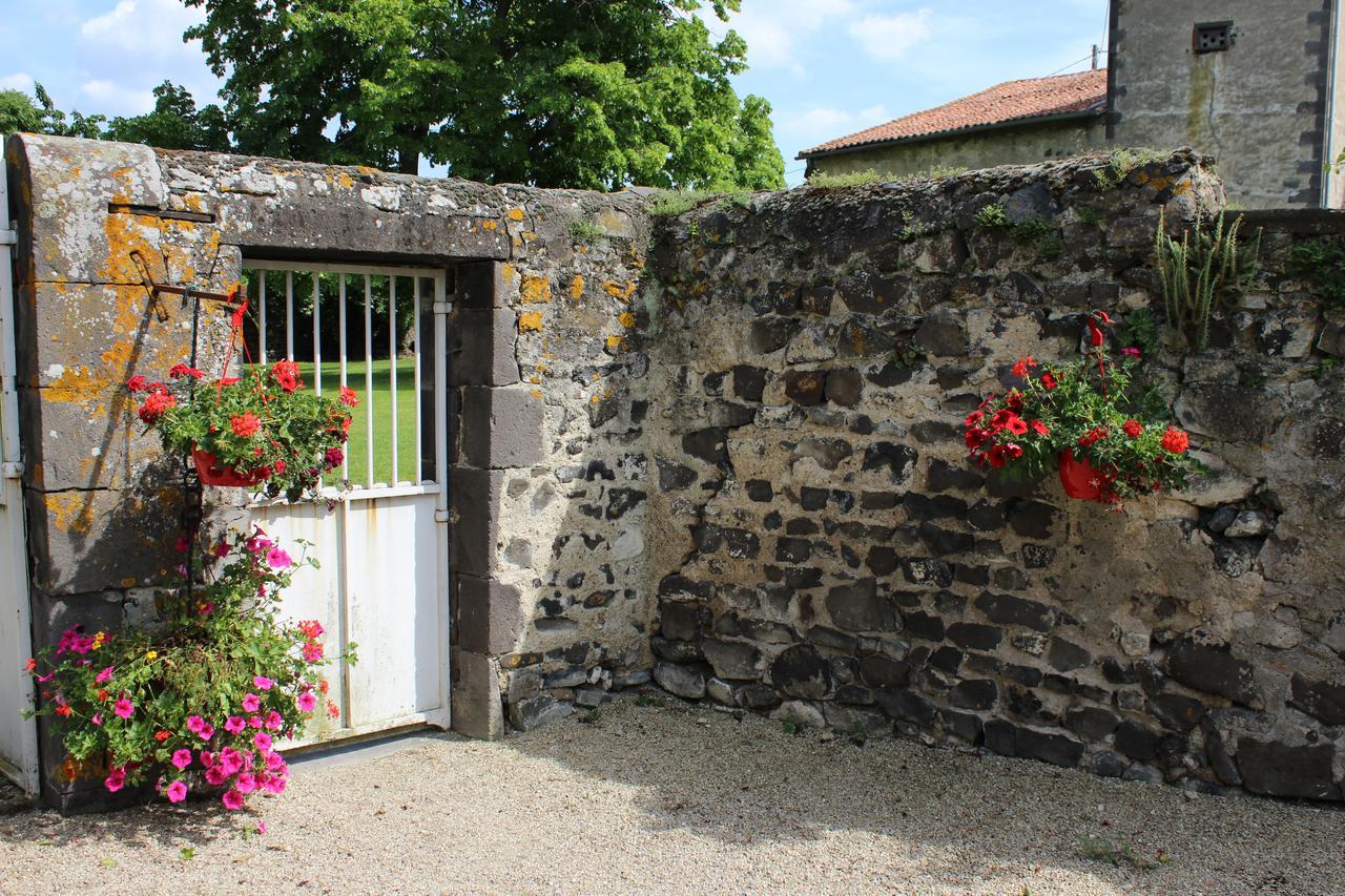 Chateau De Bourrassol Bed and Breakfast Menetrol Exterior foto
